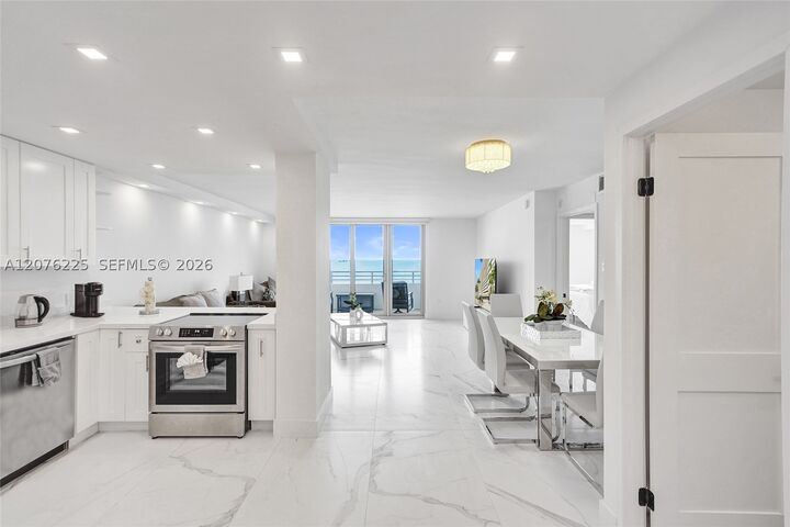 Property Photo: 5555 Collins Ave 9M FL 33140