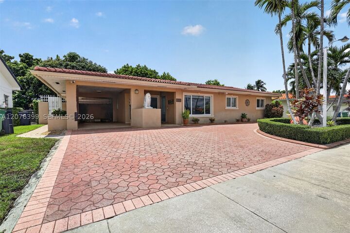 Property Photo:  8936 SW 11th St  FL 33174 