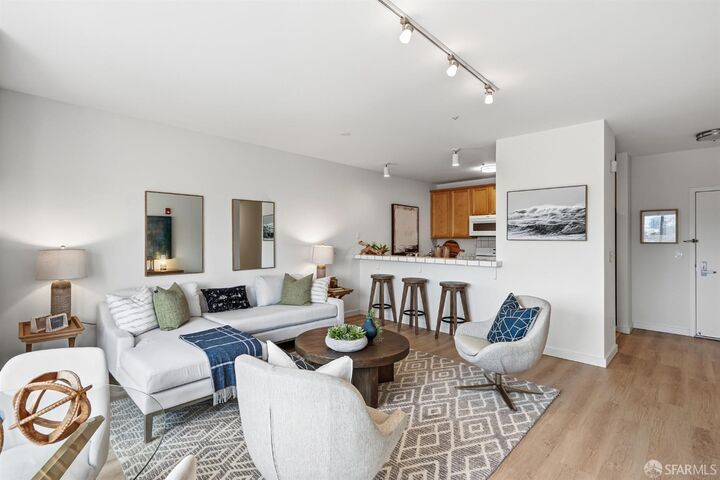 Property Photo:  5810 Mission Street 207  CA 94112 