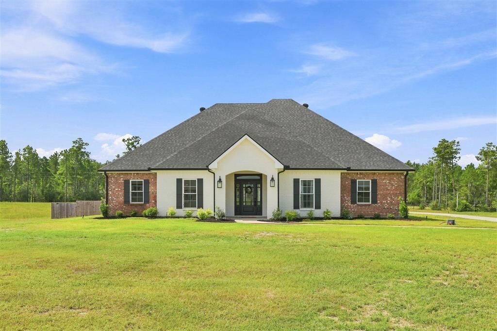 Property Photo:  461 Midkiff Road  LA 70652 