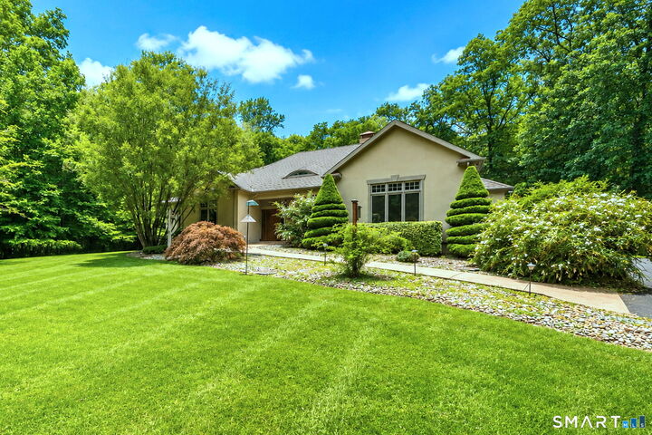 Property Photo:  
