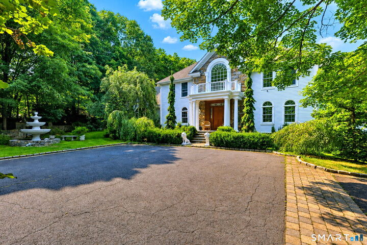 Property Photo:  