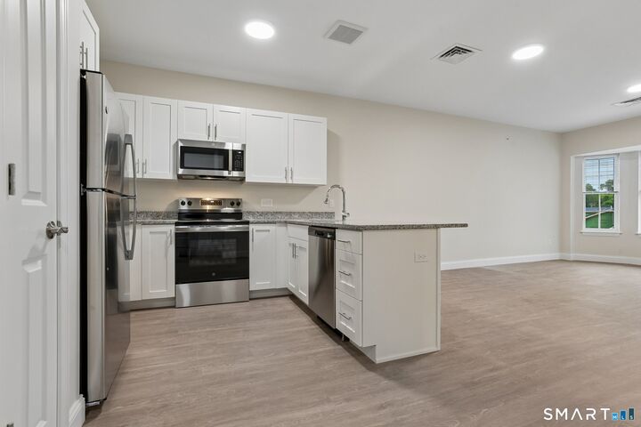 Property Photo:  55 Steele Boulevard 303  CT 06037 