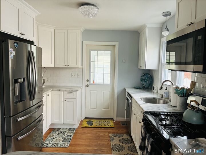 Property Photo:  630 Silver Lane  CT 06118 