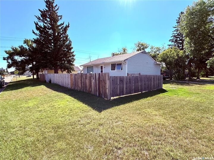 Property Photo: 301 26th Street W SK S0M 0E0