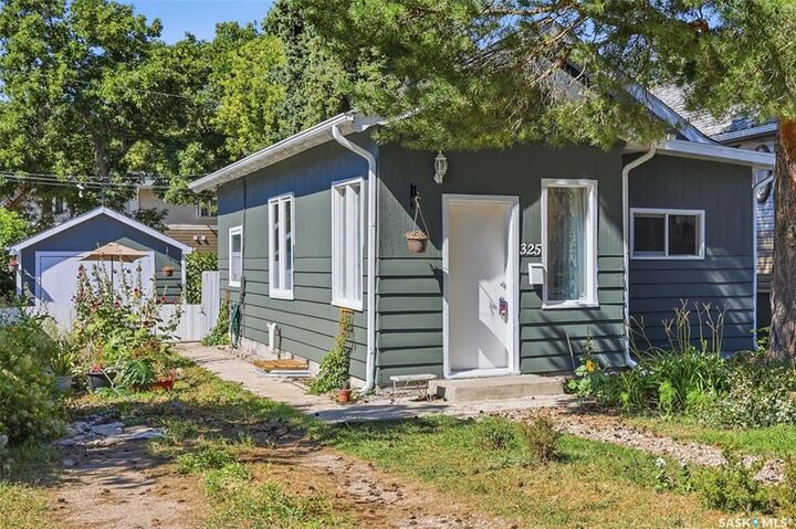 Property Photo: 325 M Avenue N SK S7L 2S4