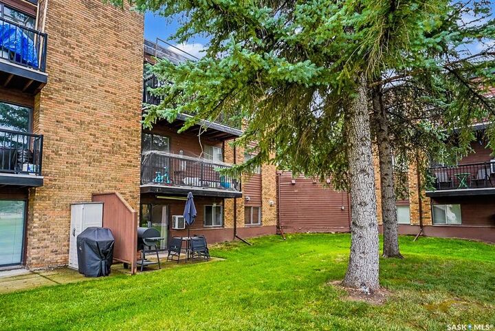 Property Photo:  802B Kingsmere Boulevard 108  SK S7J 4B7 
