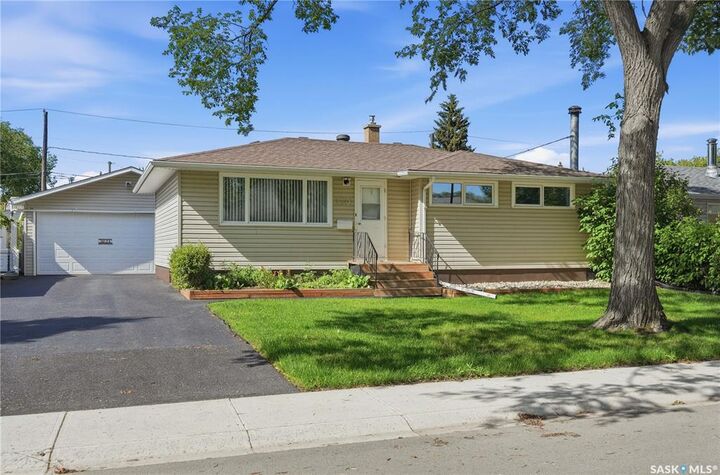 Property Photo:  3326 4th Avenue N  SK S4R 0V6 