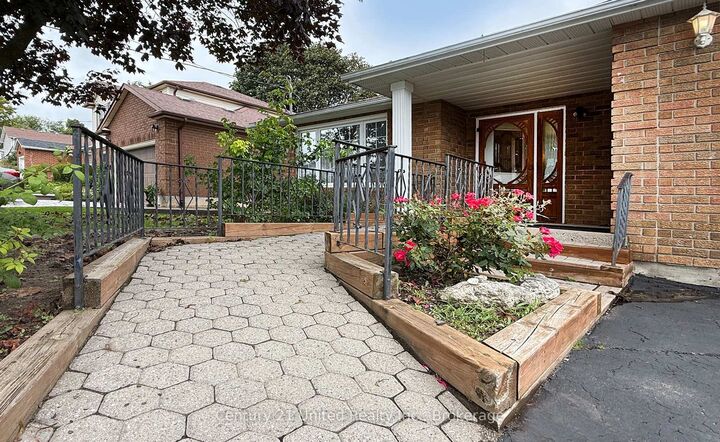 Property Photo:  921 Westwood Crescent  ON K9A 5B6 