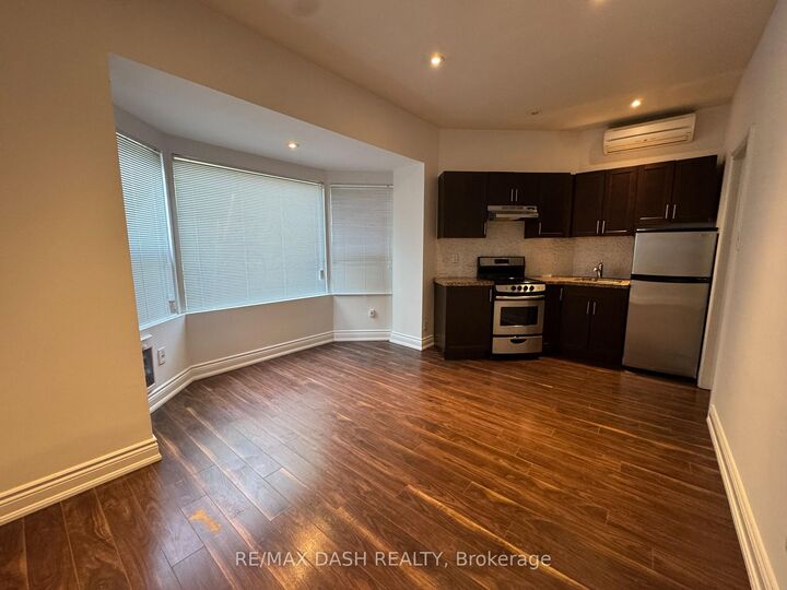Property Photo:  141 Admiral Road 101  ON M5R 2L7 