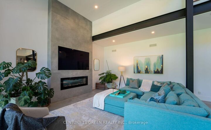 Property Photo: 21222 Vanneck Road ON N6H 5L2