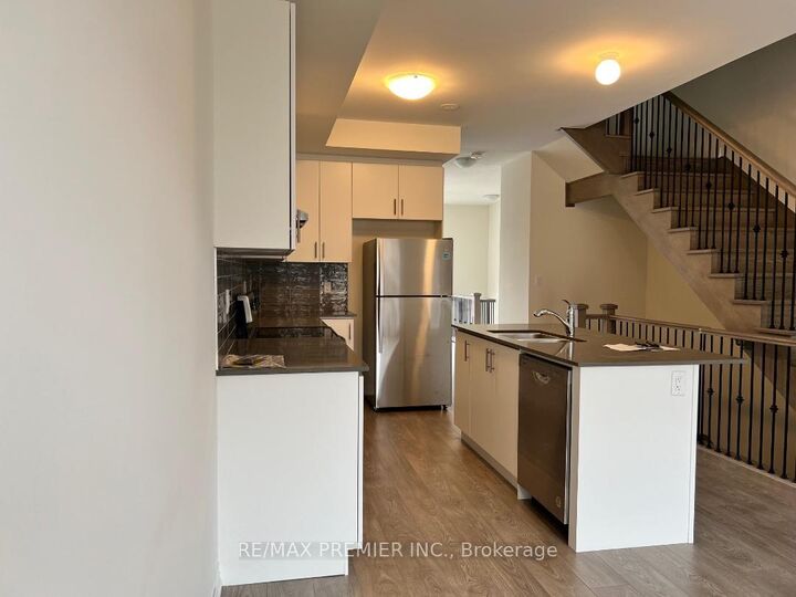 Property Photo:  8 Cherry Hill Lane  ON L9J 0M7 