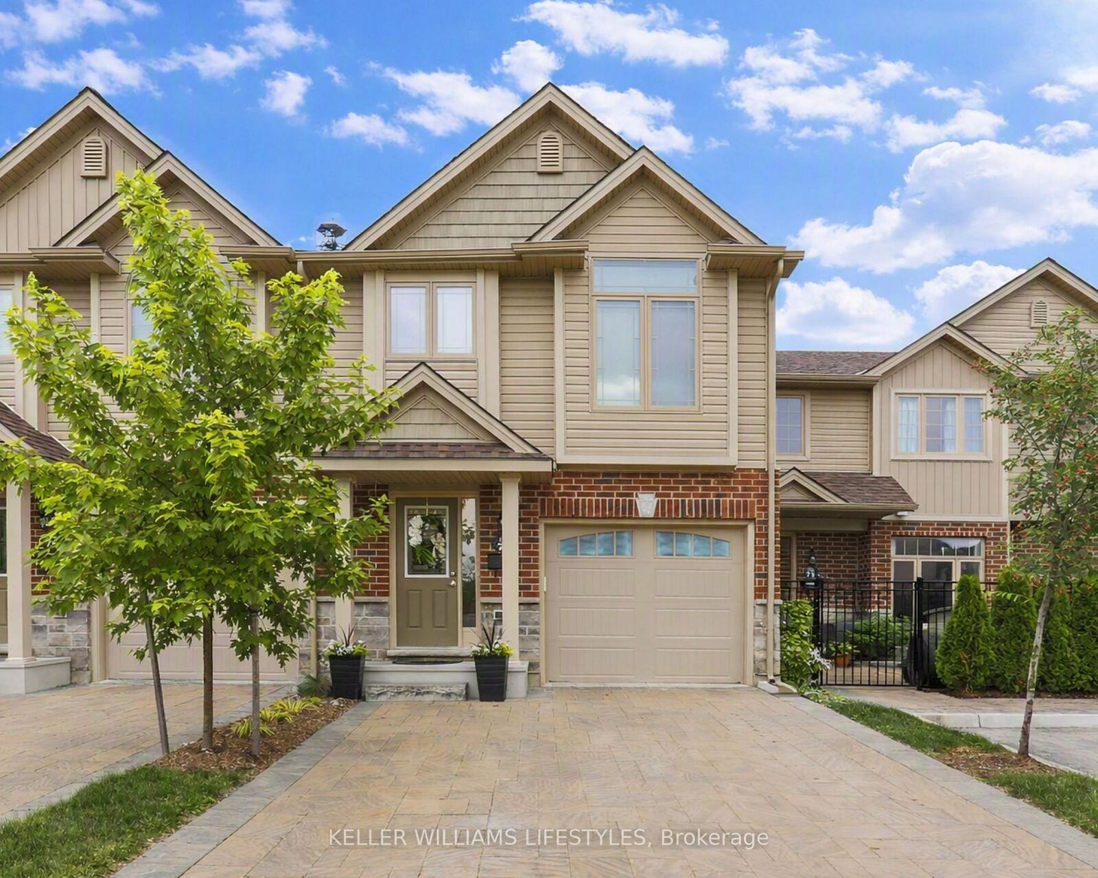Property Photo:  1061 Eagletrace Drive 73  ON N6G 0T3 