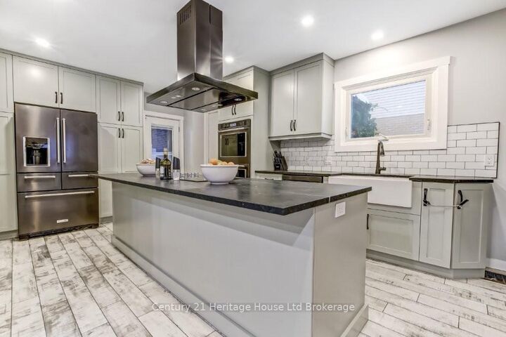 Property Photo:  87 Bay Street  ON N4S 3K7 