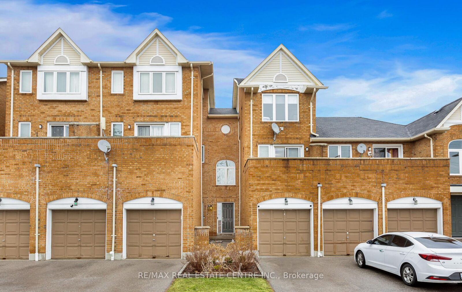 Property Photo:  45 Bristol Road E 68  ON L4Z 3P5 