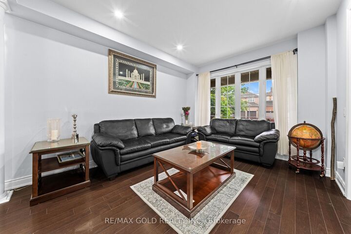 Property Photo: 58 Brunetta Way ON L6P 1M9