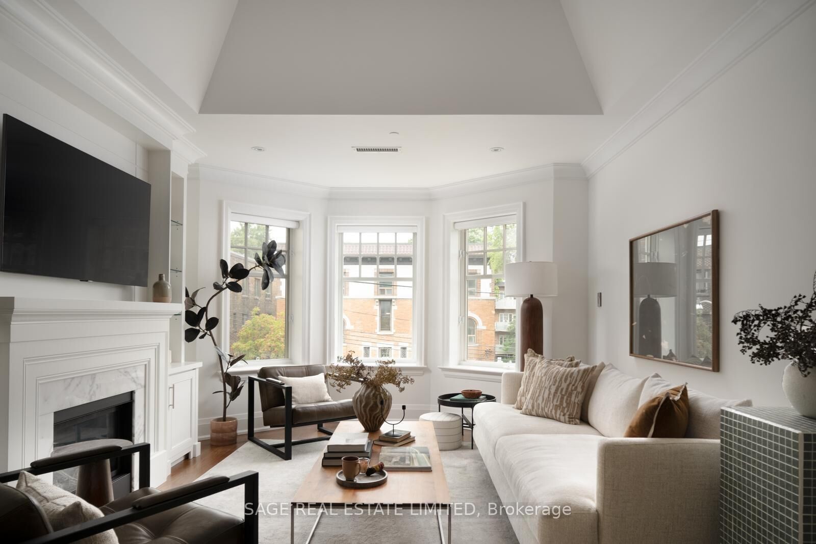 Property Photo:  319 Lonsdale Road 3D  ON M4V 1X3 