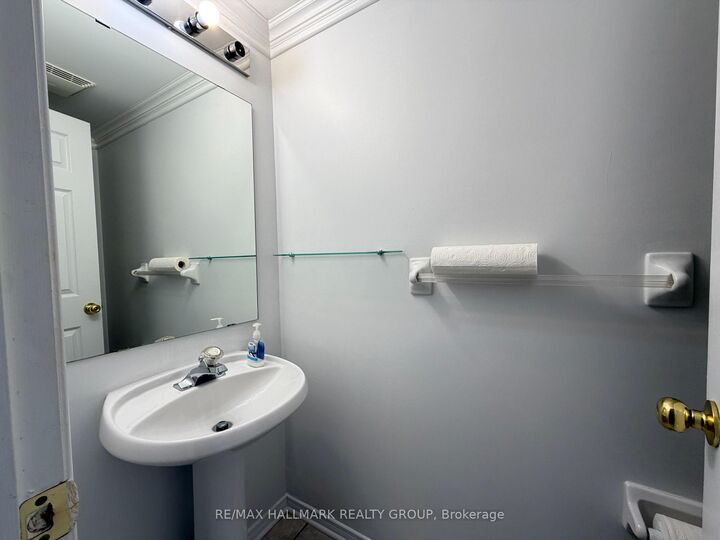 Property Photo:  230 Westvalley Private  ON K1V 2B5 