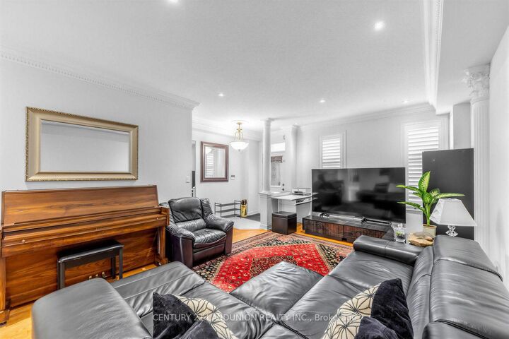 Property Photo: 28 Herzberg Gardens ON M3J 3P4