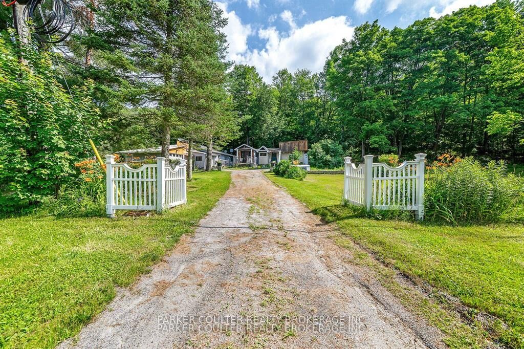 Photo de la propriété:  1291 Muskoka Rd 118 N/A W  ON P1L 1W8 