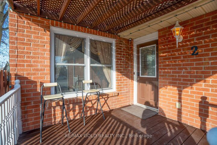 Property Photo: 2 Kinzie Lane ON L4M 6A3