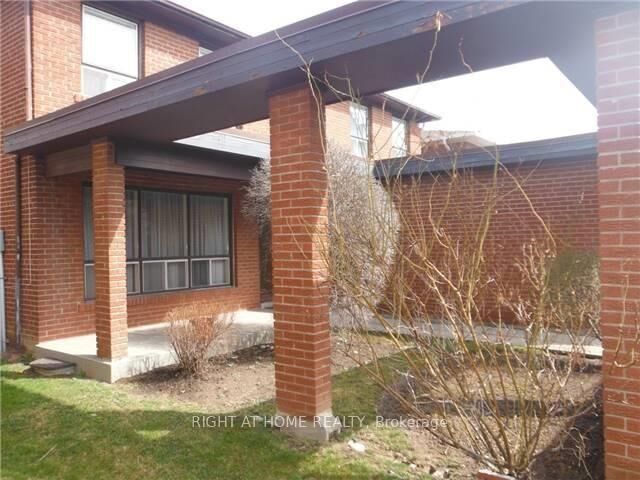 Property Photo: 38 Clovercrest Road ON M2J 1Z6