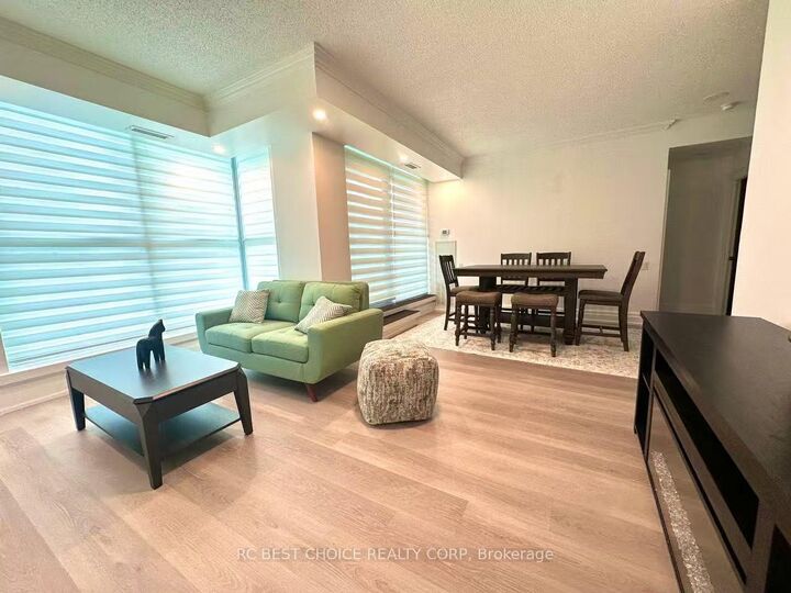 2067 Lake Shore Boulevard W 203 — photo 1