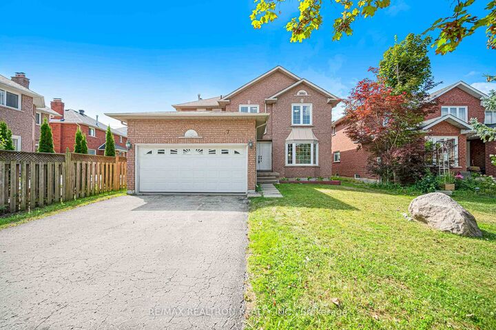 37 Dumaurier Crescent — photo 1