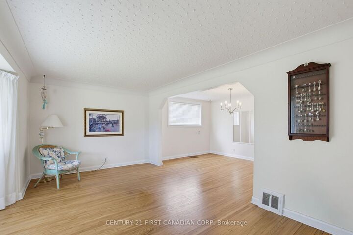 Property Photo:  444 Forest Lawn Avenue  ON N5V 1T1 