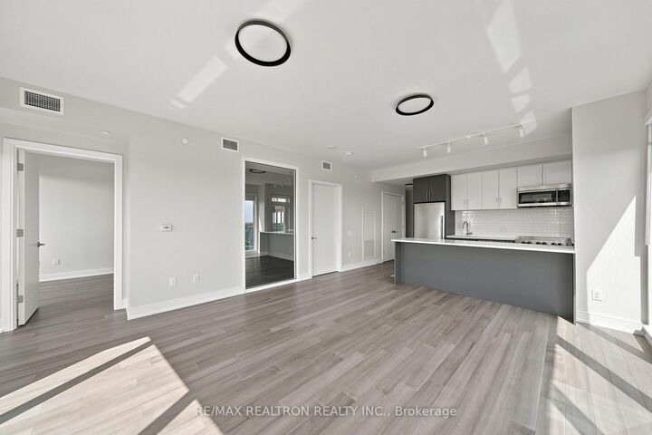 Property Photo:  2525 Bathurst Street 1202  ON M6B 2Y9 