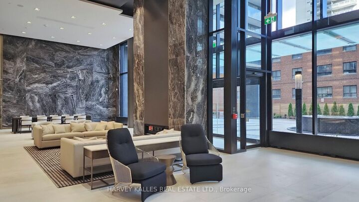 Property Photo: 127 Broadway Avenue 3302 ON M4P 1V4