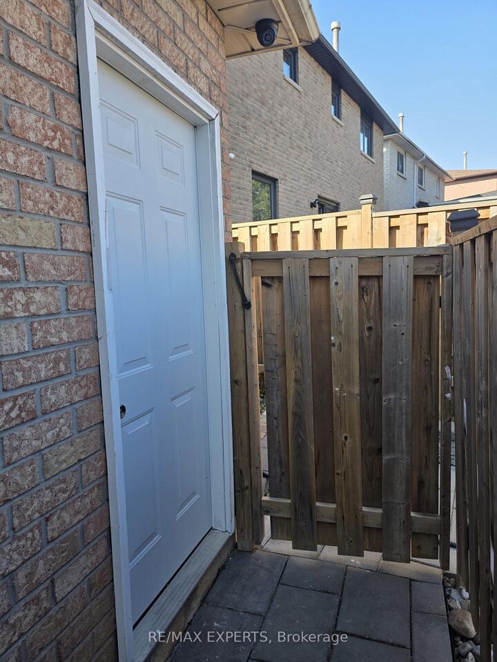 Property Photo:  20 Deer Valley Drive Bsmt  ON L7E 2E3 