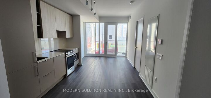 Property Photo:  3900 Confederation Parkway 224  ON L5B 0M3 