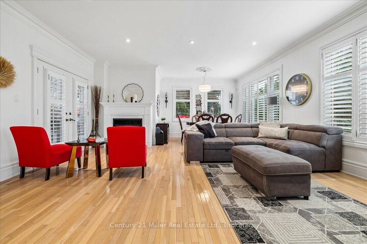Property Photo: 2355 Old Carriage Road ON L5C 1Y6