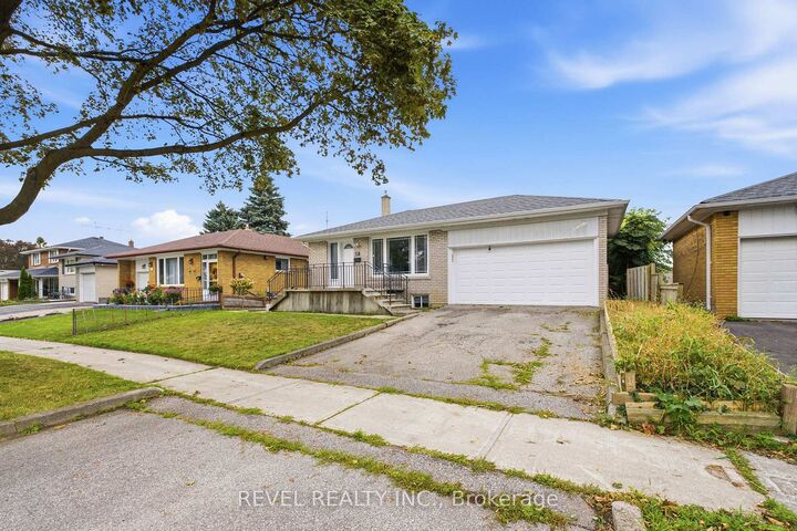 Property Photo: 17 Amberjack Boulevard ON M1H 2J2