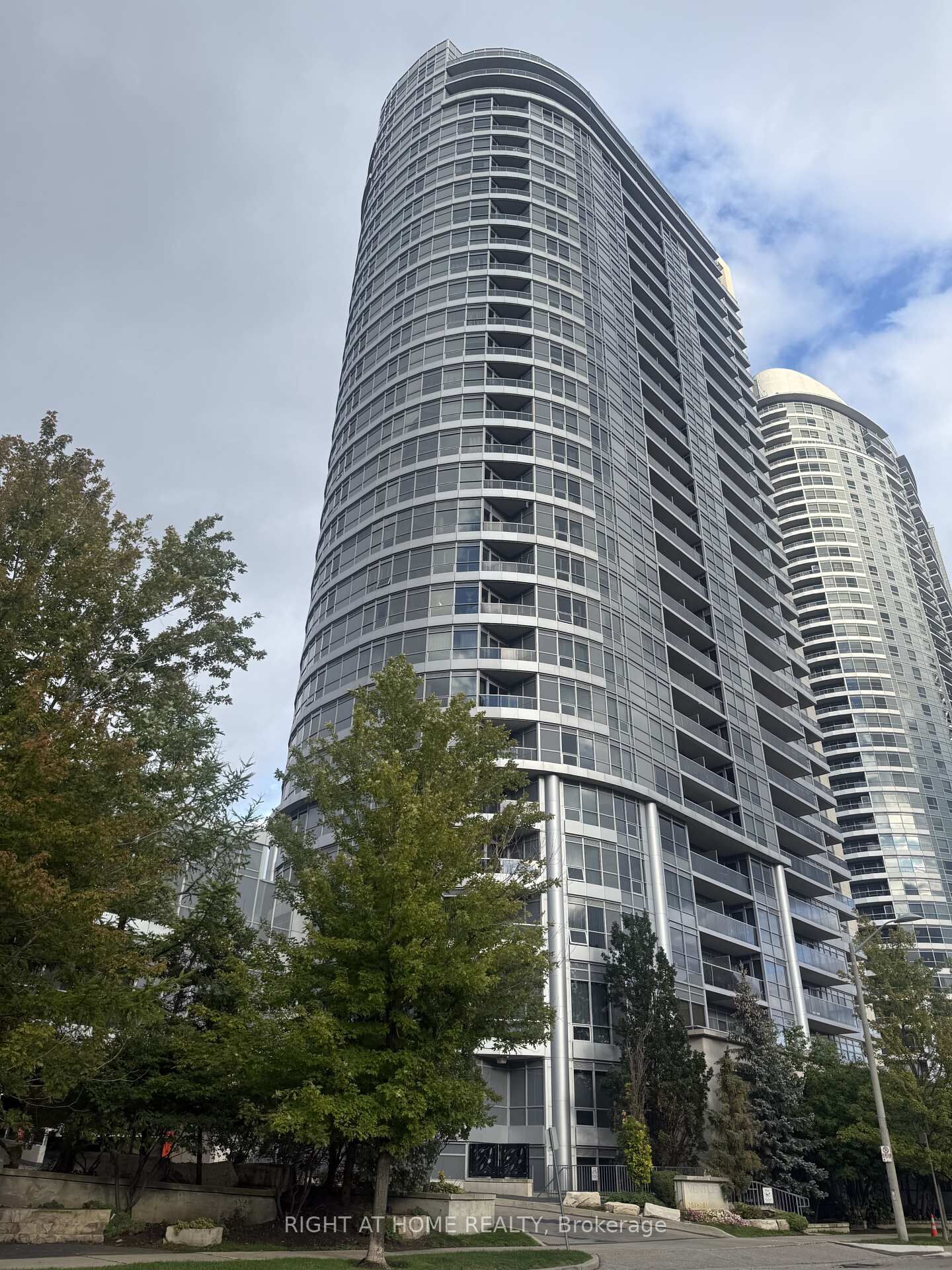 Property Photo:  151 Village Green Square 204  ON M1S 0K5 