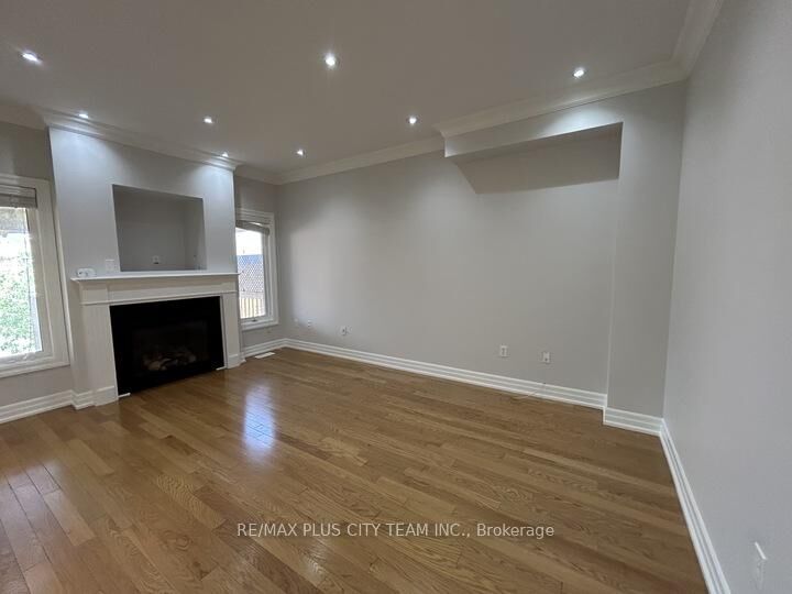 Property Photo:  59 Trish Drive  ON L4E 5C4 