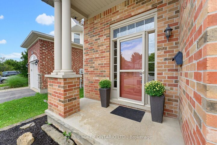 592 Little Dover Crescent — photo 1