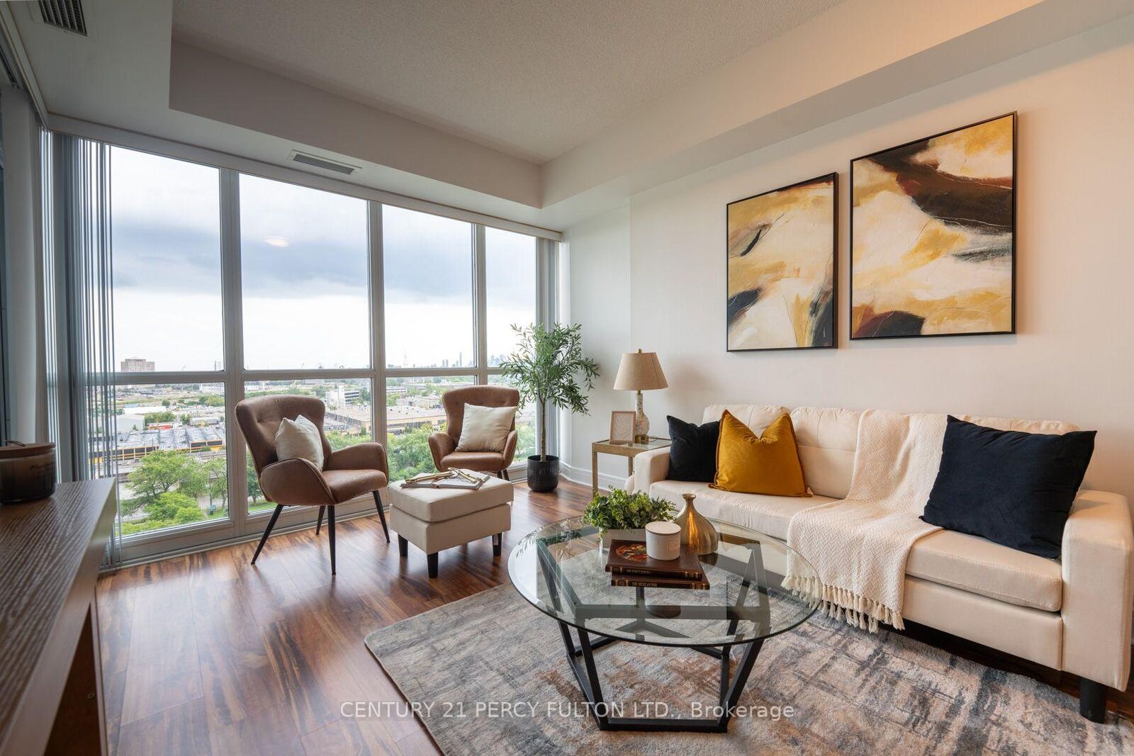 Property Photo:  35 Brian Peck Crescent 1510  ON M4G 0A5 