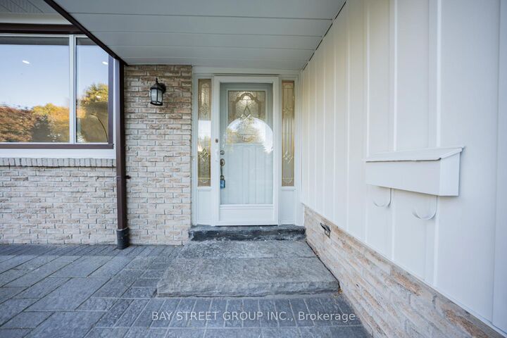 Property Photo: 4 Sir Brandiles Place ON L3P 2Z5