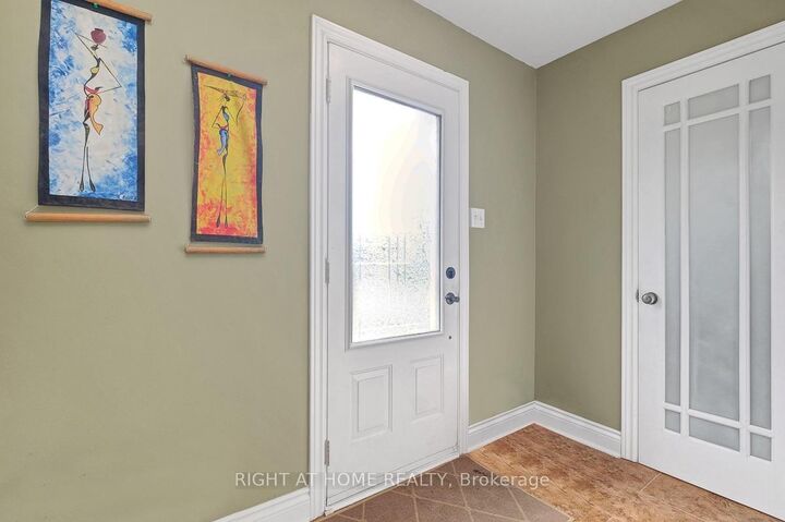 Property Photo:  1736 Stoneboat Crescent  ON K1C 1W8 