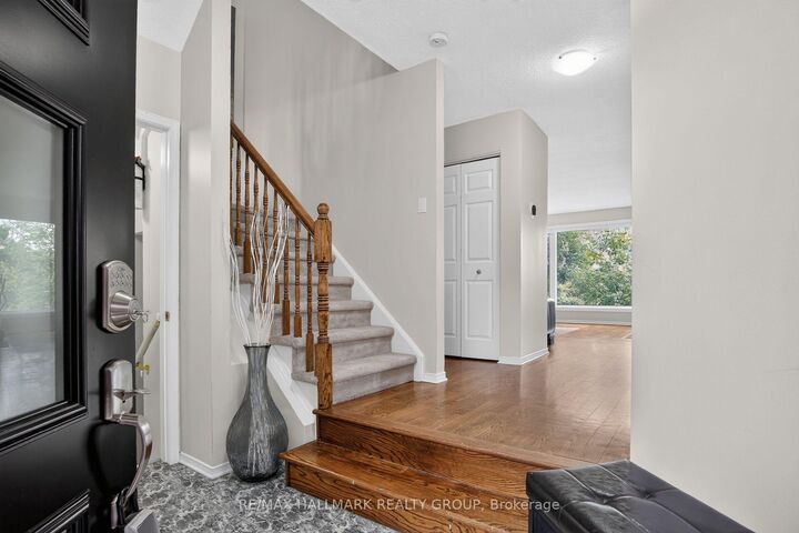 Property Photo: 19 Windeyer Crescent ON K2K 2P6