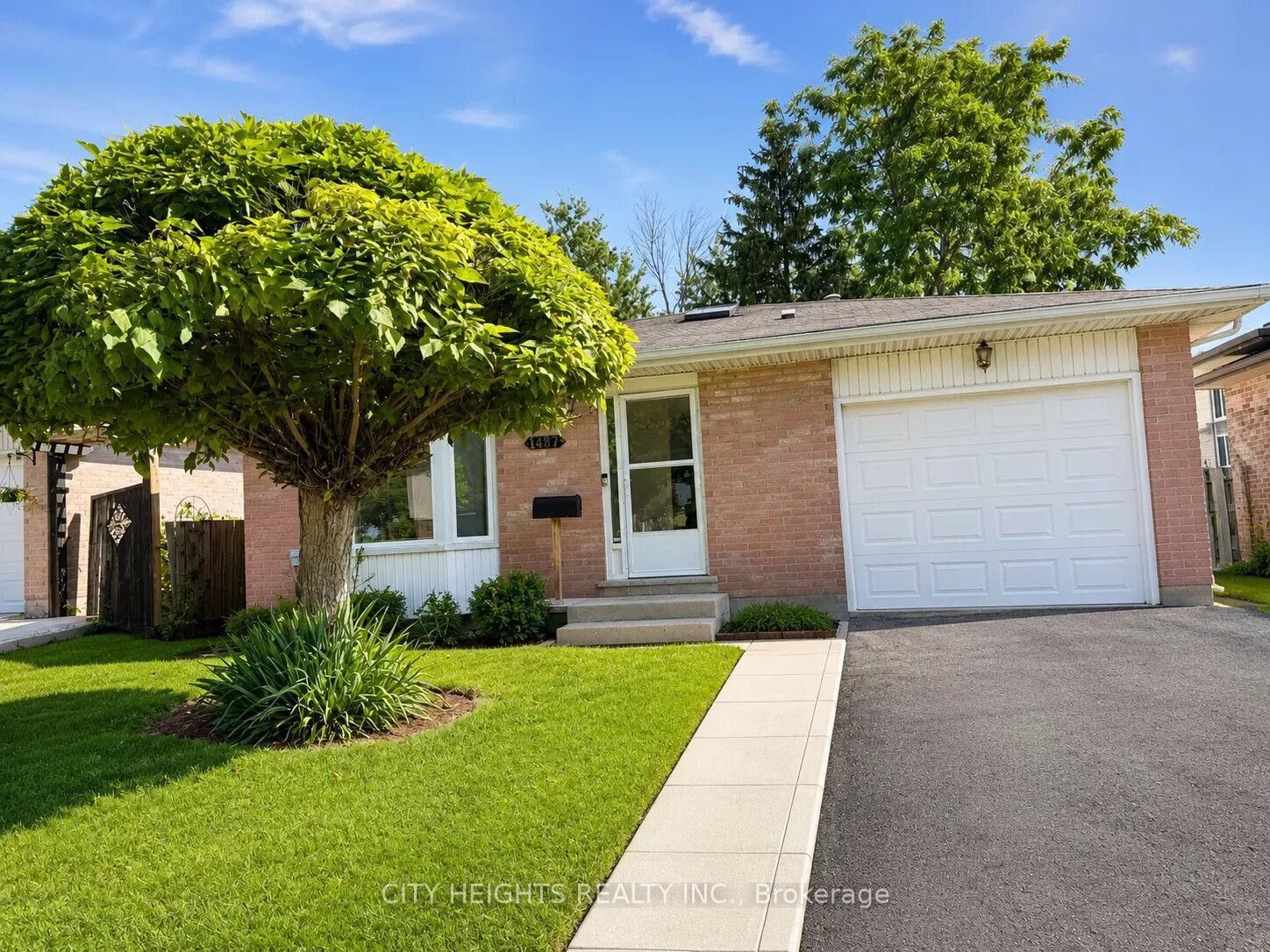Property Photo:  1487 Jalna Boulevard Upper  ON N6E 3C4 