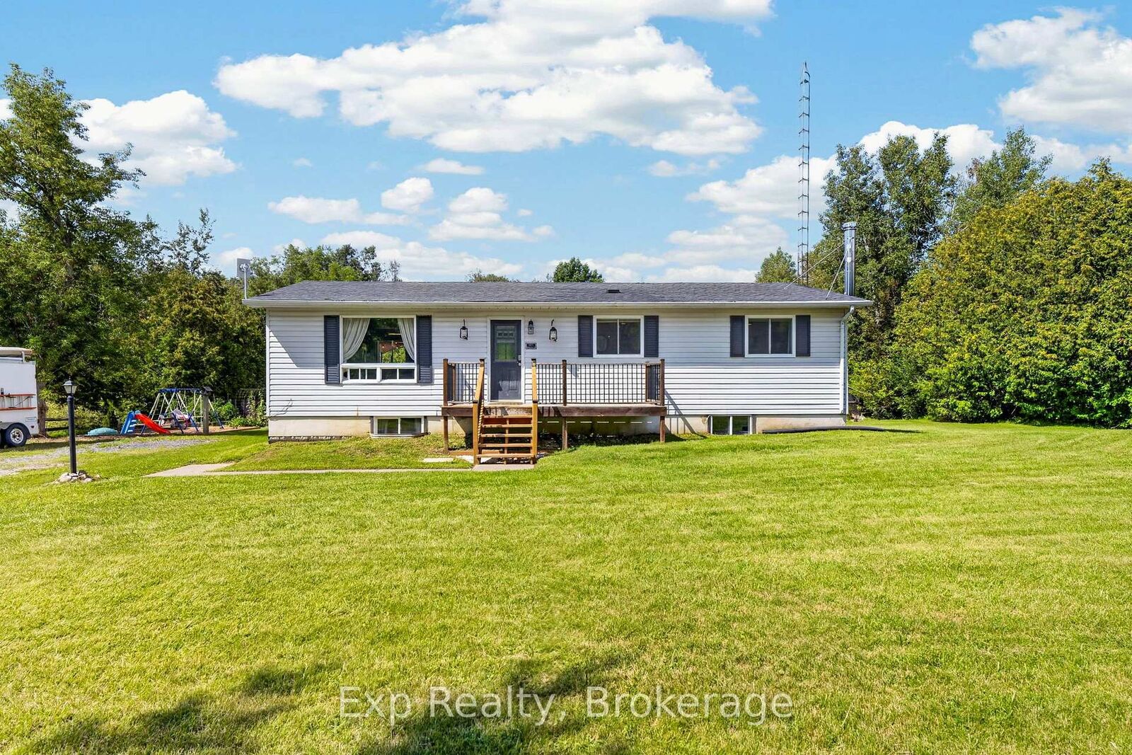 Property Photo: 1901 Hollowview Road ON K0K 3E0