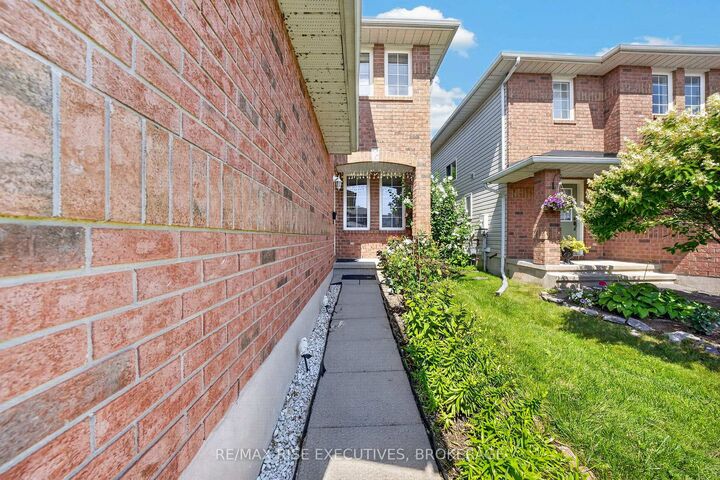 Photo de la propriété: 254 Ellesmeer Avenue ON K7P 3C6