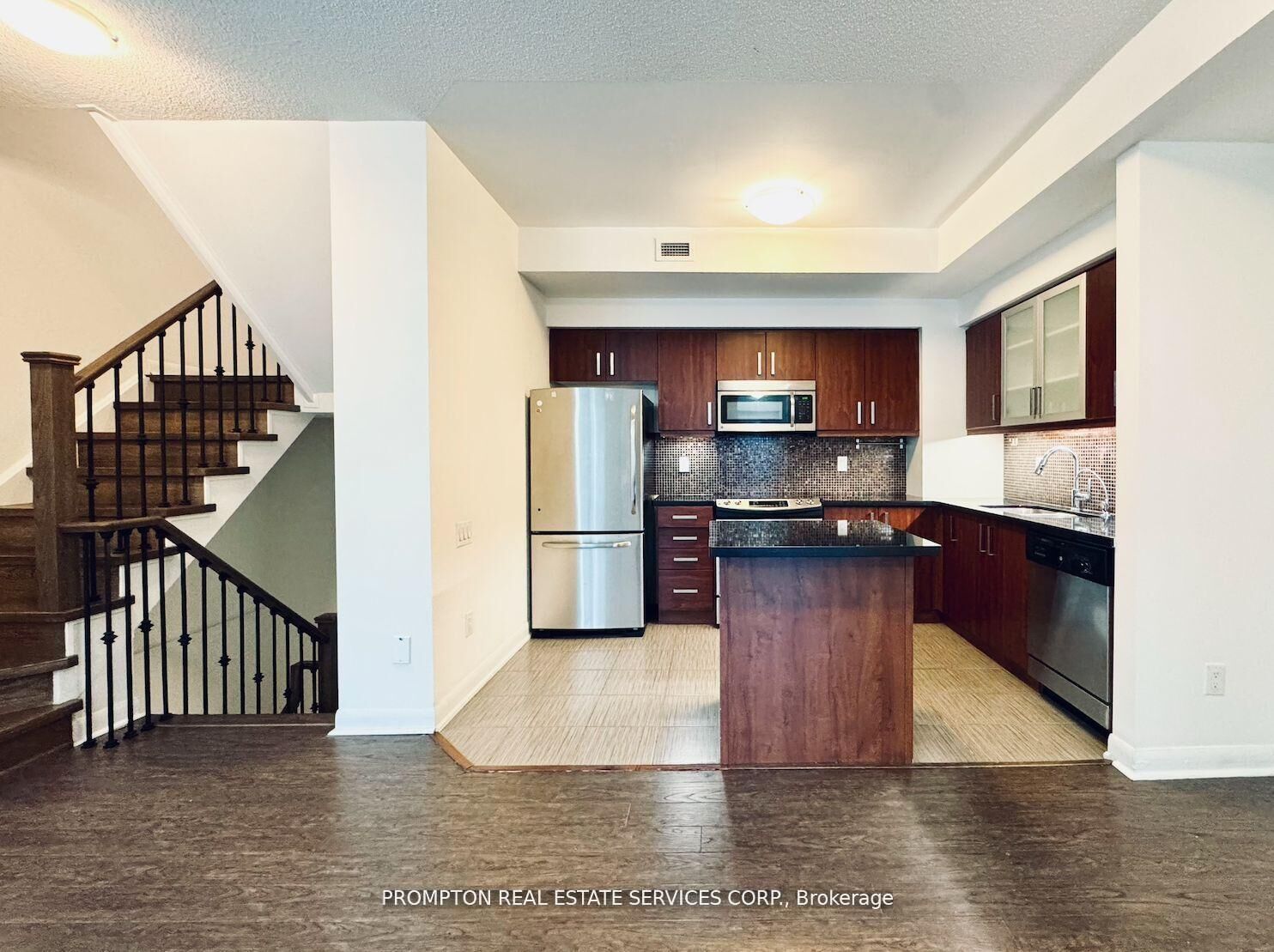 Property Photo: 19 Anndale Drive Th 10 ON M2N 0H2