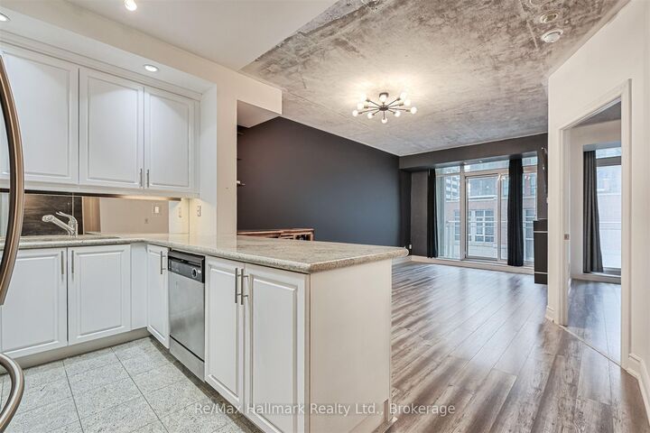 Property Photo:  21 Grand Magazine Street N 407  ON M5V 1B5 