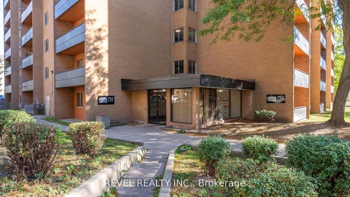 Property Photo: 752 Kipps Lane 809 ON N5Y 4V4