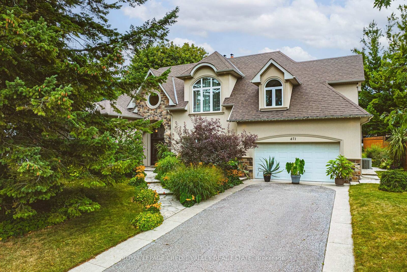 Property Photo: 471 The Kingsway N/A ON M9A 3W5