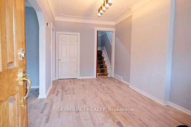 Property Photo:  72 Somerset Avenue  ON L8L 2L7 